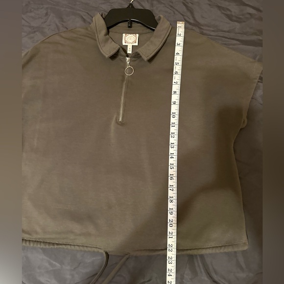 J S TEXTURED ZIP-NECK POLO SHIRT. GREEN SMOKE. SIZE XL - Picture 4 of 8